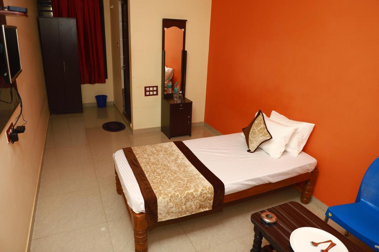 Megha Residency Hotel Haveri Exterior foto